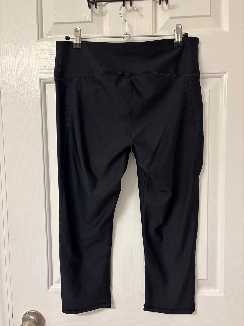 Under Armour Black Performance Capri Leggings - Picture 3 of 3